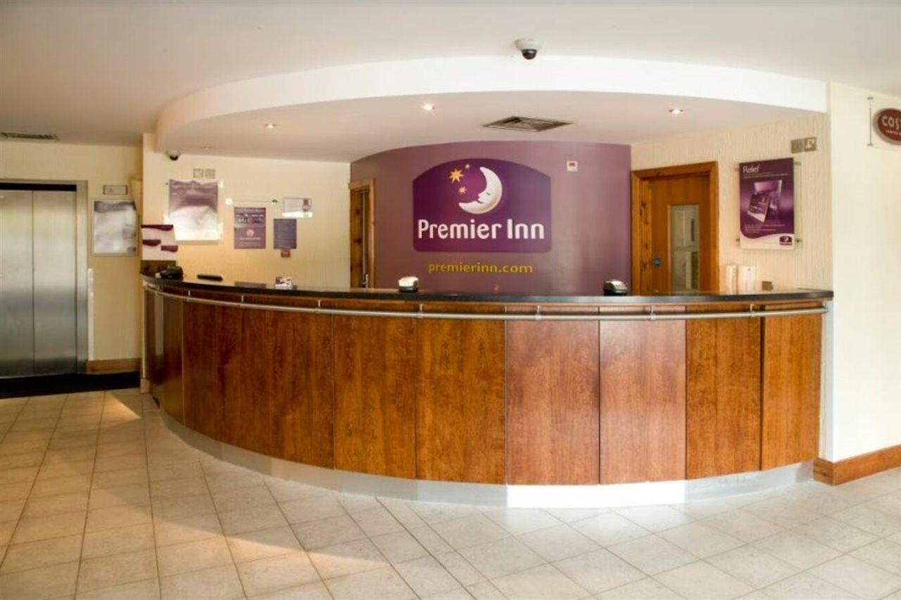 Premier Inn Stevenage Central Экстерьер фото
