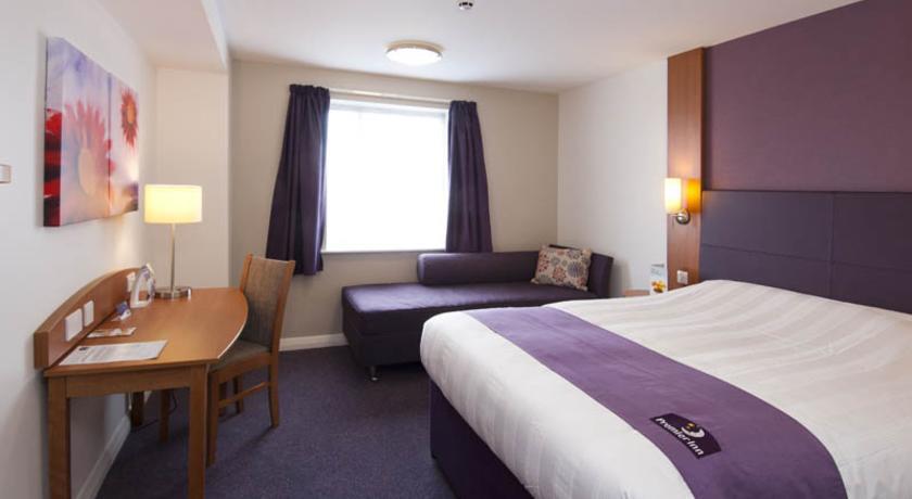Premier Inn Stevenage Central Номер фото