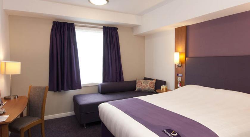 Premier Inn Stevenage Central Экстерьер фото