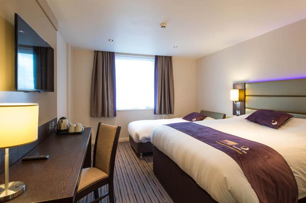Premier Inn Stevenage Central Экстерьер фото