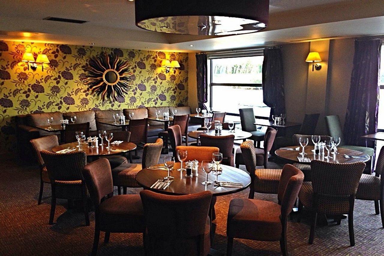 Premier Inn Stevenage Central Экстерьер фото