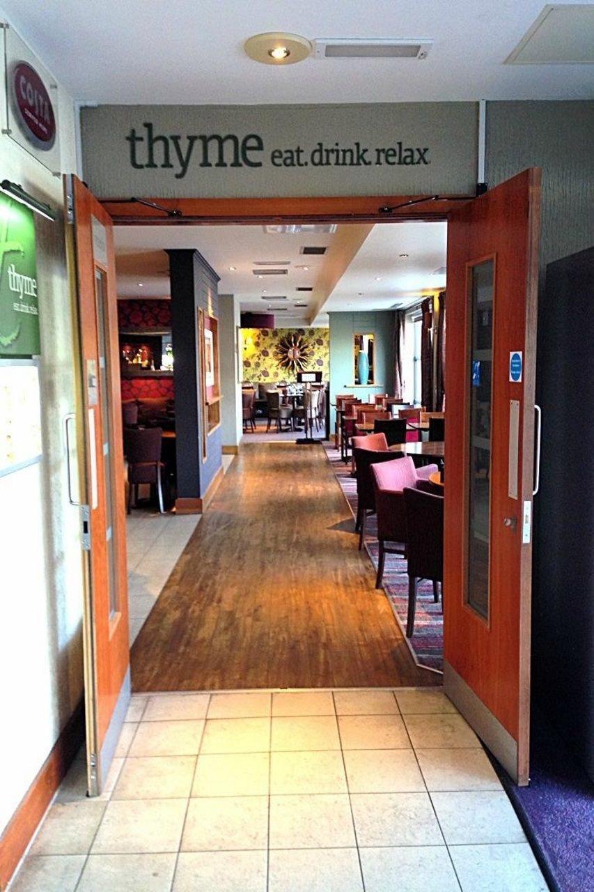 Premier Inn Stevenage Central Экстерьер фото