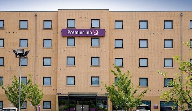Premier Inn Stevenage Central Экстерьер фото